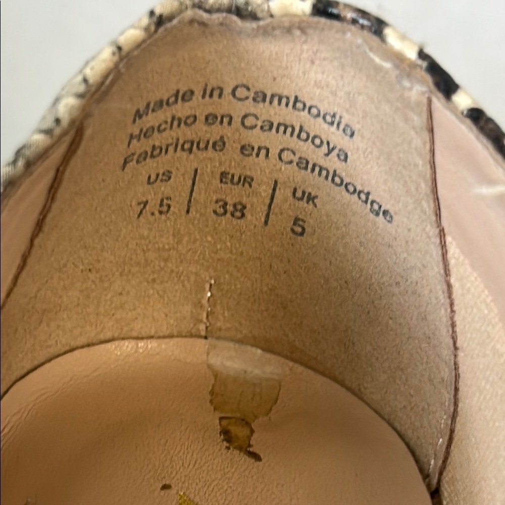 Aldo Cream and Black Loafers with Snake Print - Picture 8 of 8